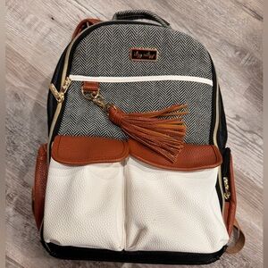 Itzy Ritzy Boss Diaper Bag- New condition. Never carried it.